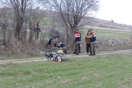Husumetli akrabasını öldürdü