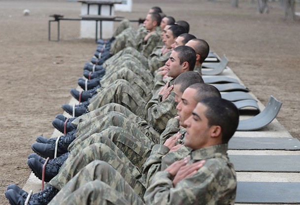 3 bin lira maaşla sözleşmeli er