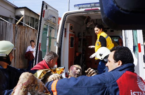 Kartal'da mobilya fabrikasında patlama: 2 ağır yaralı