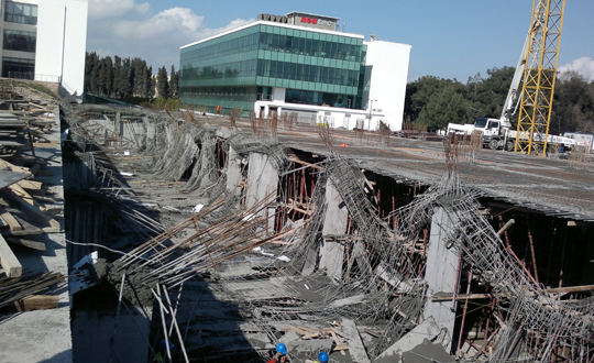 Esenler'de inşaatta çökme: 3 yaralı