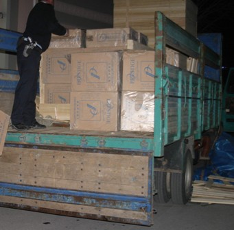 Tahta kasalarda 50 bin paket kaçak sigara bulundu