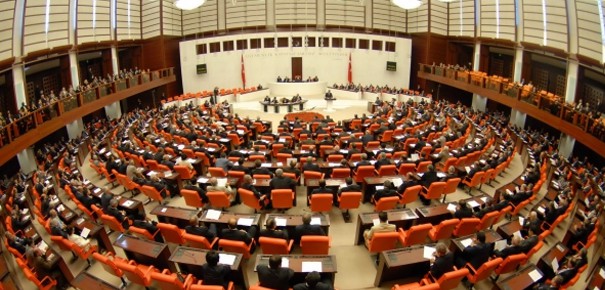 Meclis'te 3 bin 100 TL maaşlı temizlikçiler var