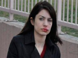 Erkek arkadaşı hastanelik etti