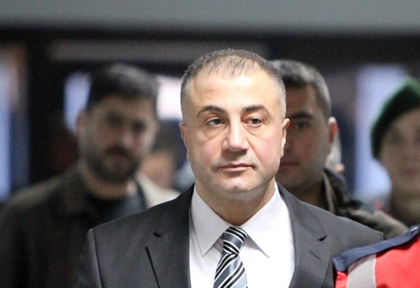 Peker, Böcek mağduruymuş!