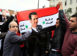 Nusayrilerden Esad'a görevi bırak çağrısı