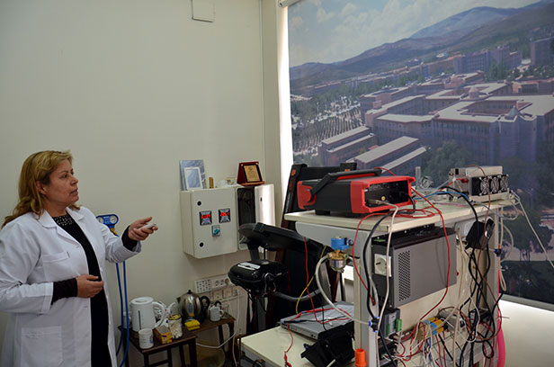 Çatıda kendi elektriğini üretiyor