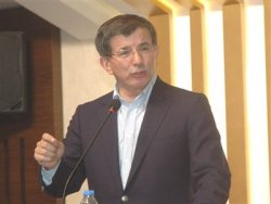 Davutoğlu'na konuşmasını kestiren telefon