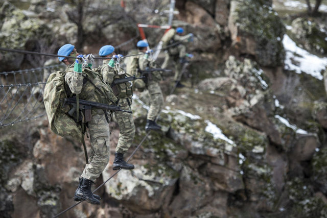 Mehmetçik'in dünyasından çok özel kareler VİDEO