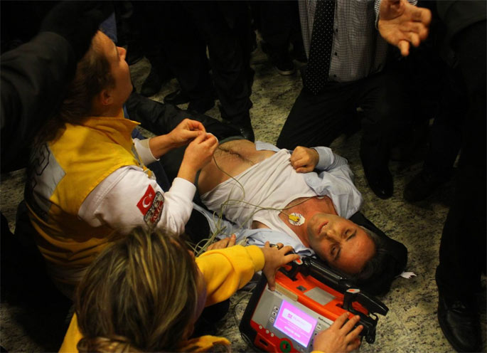 Akit Yayın Kurulu; İstanbul Barosu’na siyah çelenk bırakıyor…