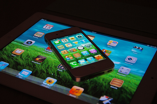 Üniversiteli gençler teknolojiye ayda 447 lira harcıyor