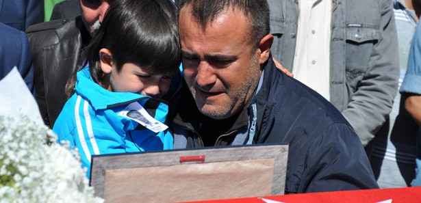 Polis Gözde Yılmaz'ın ağlatan cenazesi