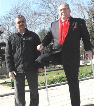 Hacizli protezlerini kendisiyle getirmedi