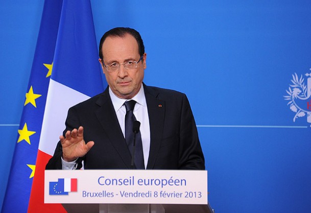 Hollande'ın popülaritesi düşüyor