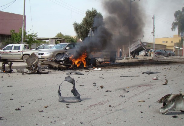 Bomba yüklü araçlarla saldırdılar