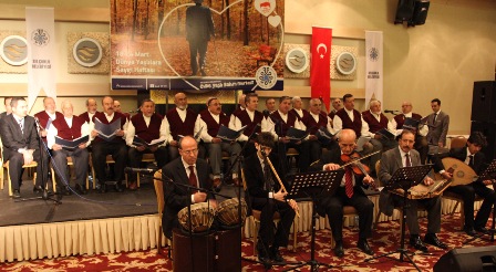 İlahi korosundan yaşlılara müzik ziyafeti