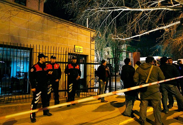 AK Parti Genel Merkezi'ne lav silahlı saldırı