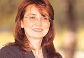 Akşam'a bir kadın yazar daha