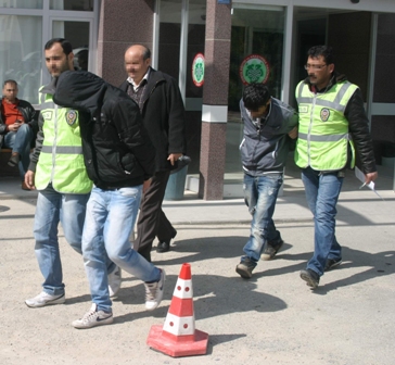 Polisten hırsıza ağır darbe