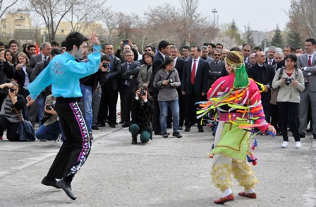 Dünya Üniversitesine yakışan Nevruz