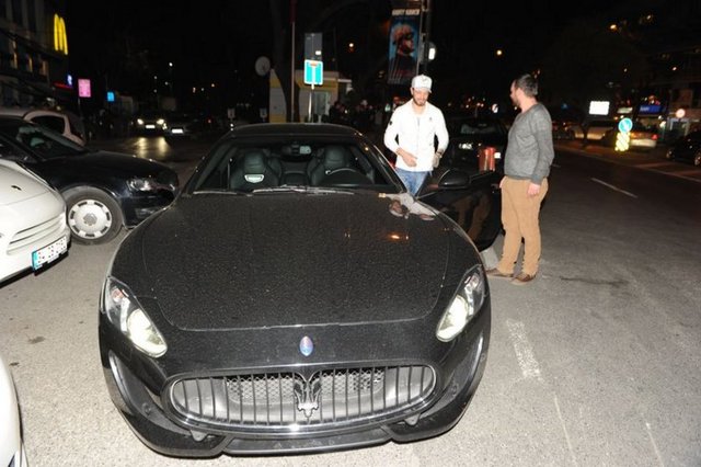 Murat Boz Maserati'sine koruma tuttu