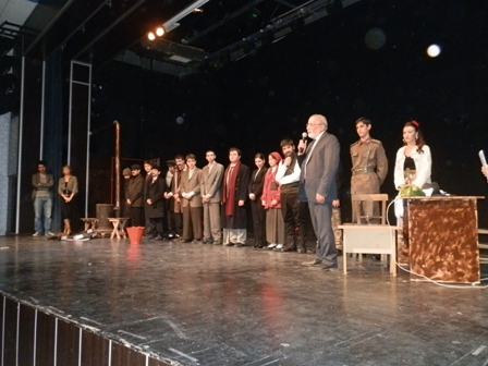 Diltaşlı öğrenciler, güldürürken düşündüren bir oyun sahneledi