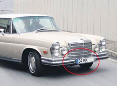 Cem Yılmaz'dan plaka operasyonu