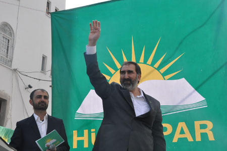 Parti teşkilatı tekbirlerle açıldı