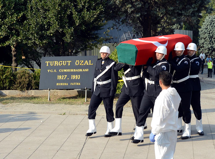 Özal'ın saç telleri incelendi