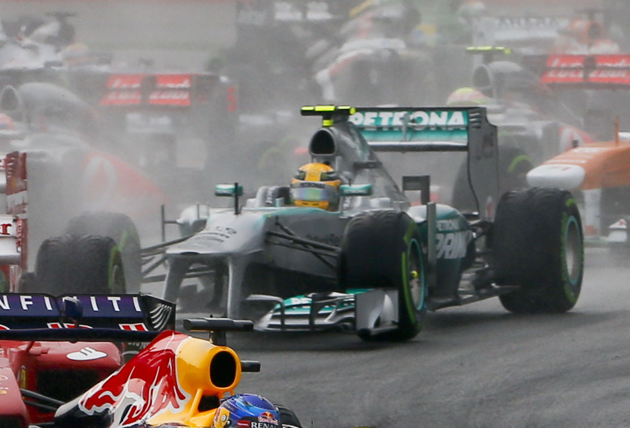 Hamilton pit alanını şaşırdı TIKLA İZLE