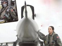F-16'nın kontrolü Yüzbaşı Züleyha'da