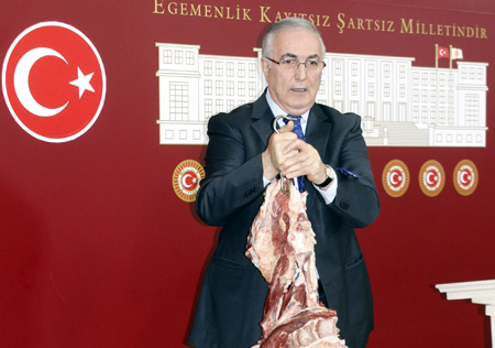 Meclis'te etli butlu basın toplantısı