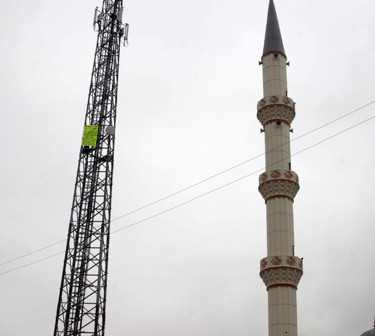 Baz istasyonu direğinde intihar girişimi