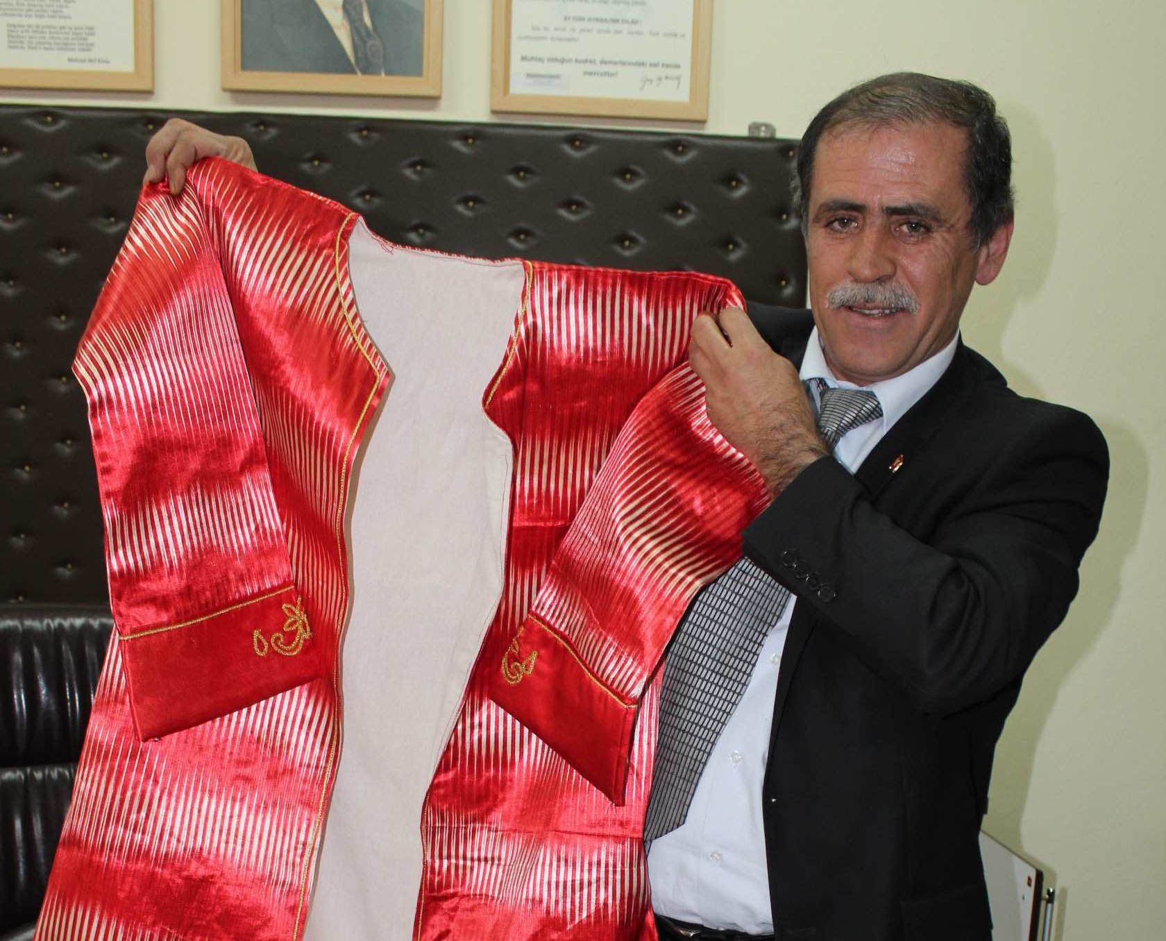 Yöresel kıyafetler  sandıklardan çıkarılıyor