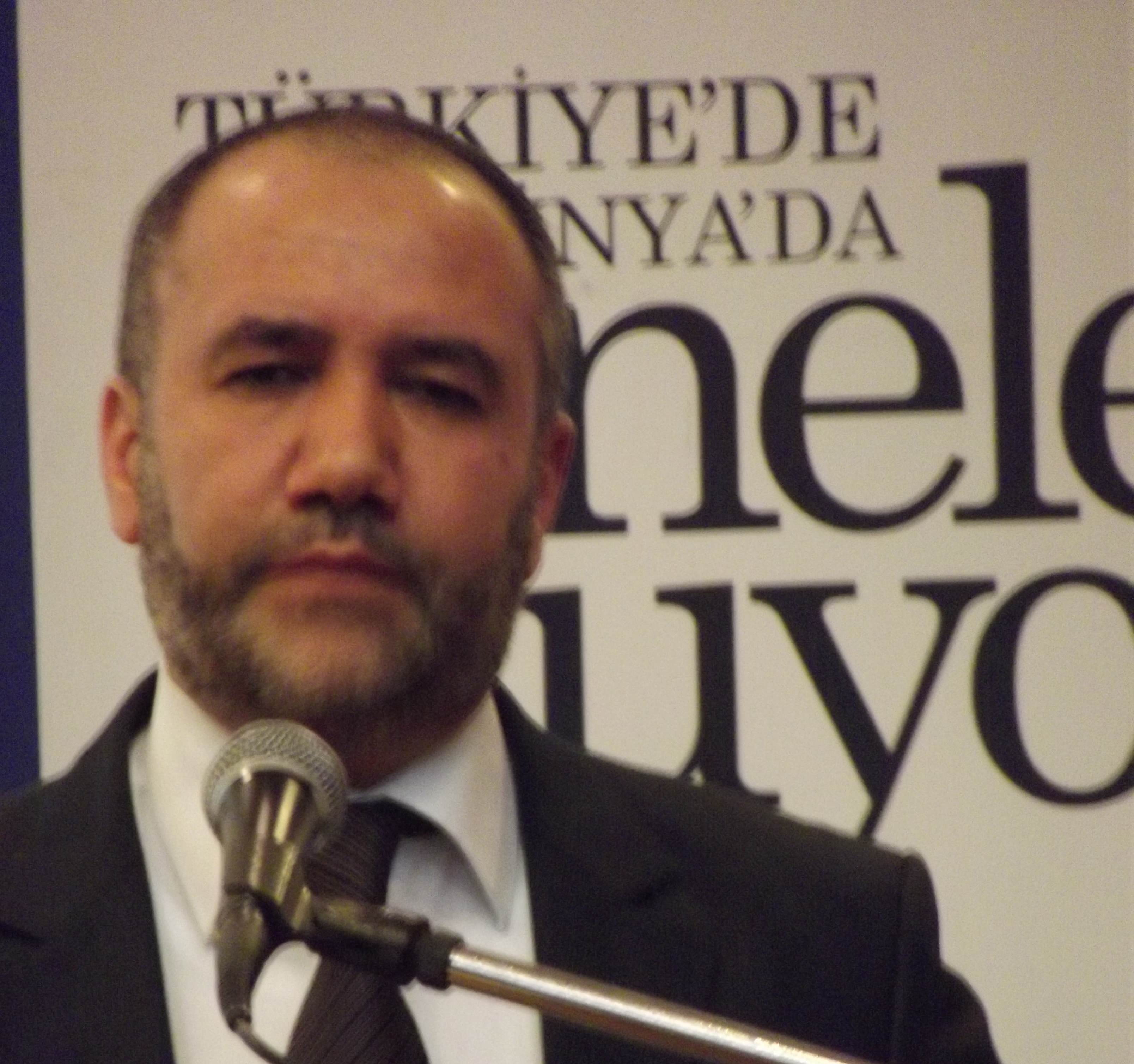 Saadet'ten 'Türkiye’de ve Dünya’da neler oluyor?' konferensı