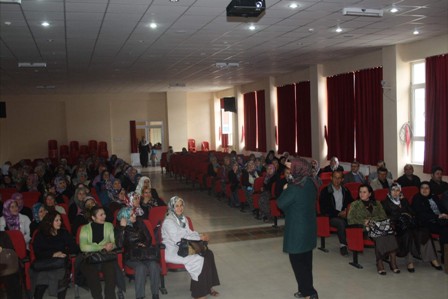 Derbent'te 'Anne baba eğitimi' konulu seminer