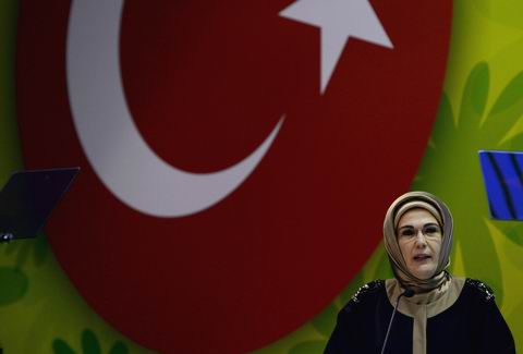 Emine Erdoğan: Toplum sadece 2 cinsiyetten oluşur