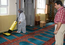 Camilerin yarısını temizlediler