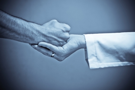 İzmir'de hasta yakınlarının hekimlere saldırısı