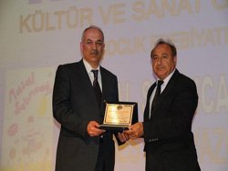Edebiyatımızın önemli isimlerinden Bestami Yazgan'a ödül