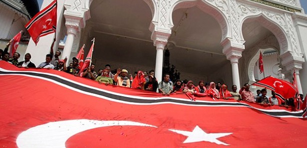 Açe halkı 'ay yıldızlı' bayrak istiyor