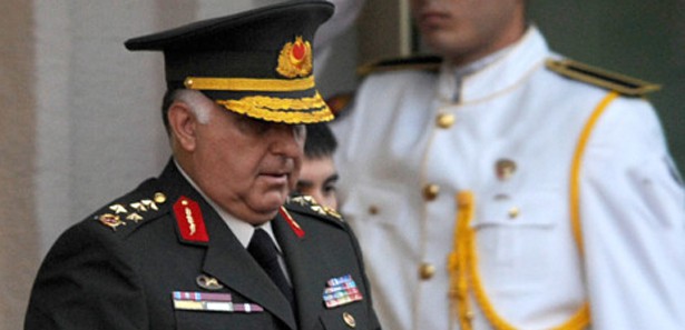 Org. Özel'e Pakistan'da en büyük nişan