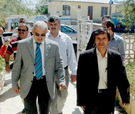 Tuna, Gederet'te dert dinledi