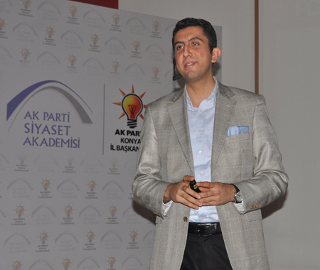 Akademide eğitimler sürüyor