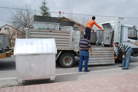Eski çöp sandıkları değiştiriliyor