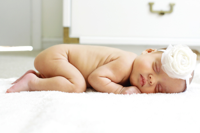 Yeni doğan bir bebek kaç saat uyumalı