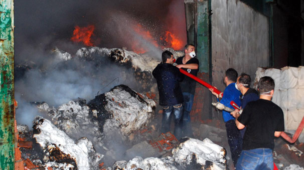 Halis Ağa'nın fabrikası kül oldu