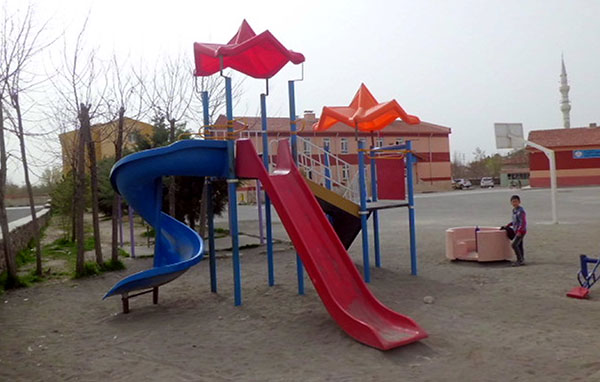 Karapınar Belediyesi'nden okullara oyun grubu