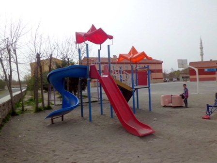 Karapınar'daki okullara oyun grubu