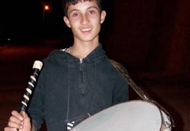 Gündüz öğrenci, gece davulcu