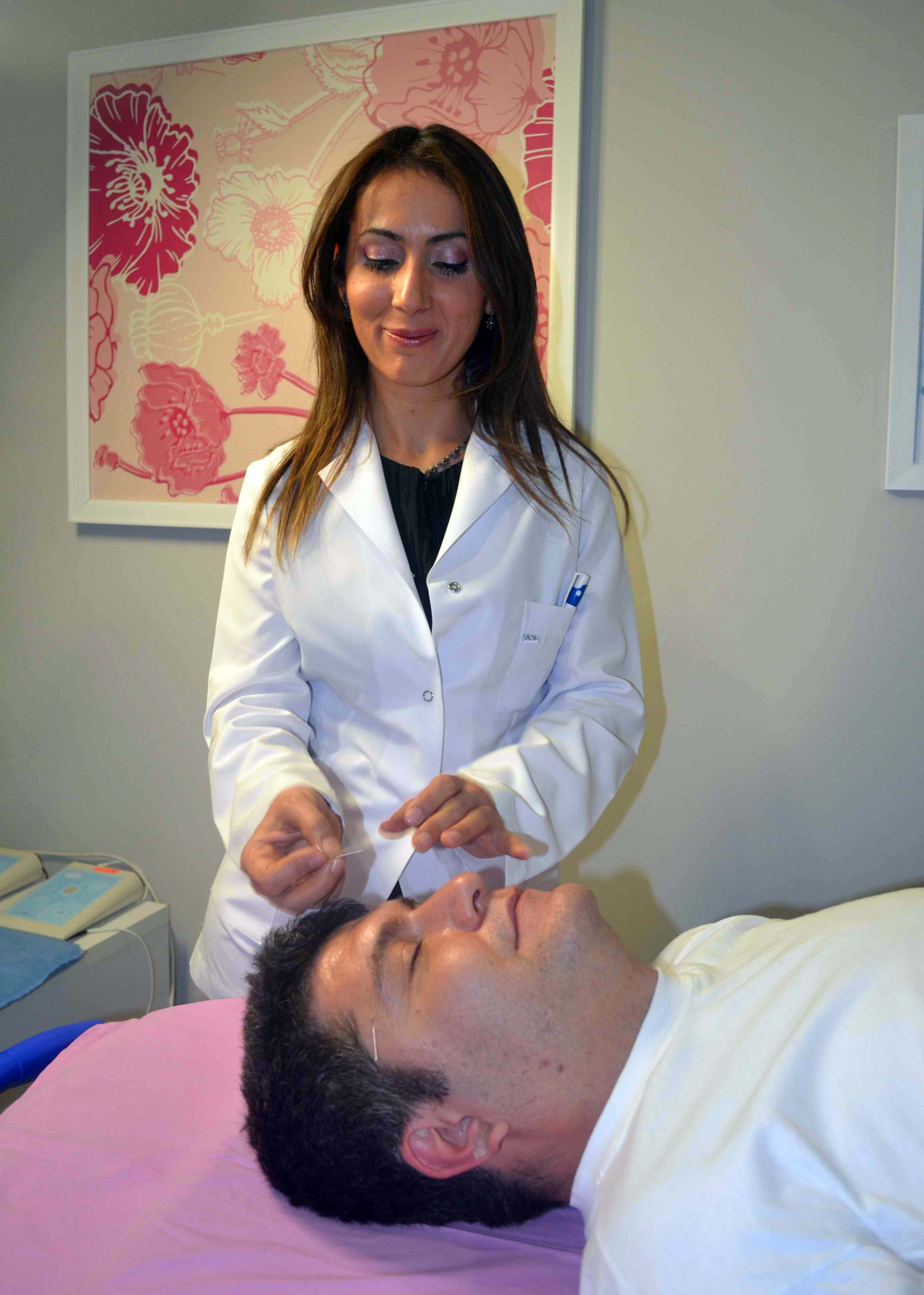 Diyet yapamayanlar akupunkturla zayıflıyor